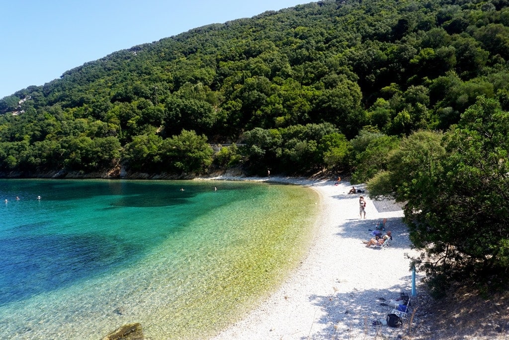  2023 માં મુલાકાત લેવા માટે 15 શાંત ગ્રીક ટાપુઓ